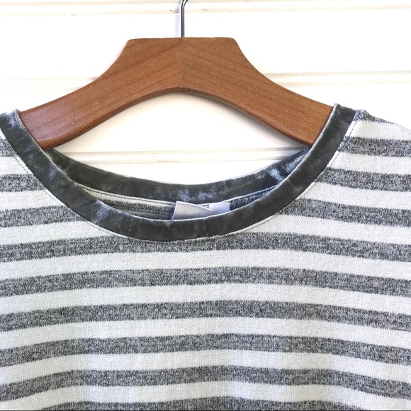 ⭐️ 3 for $25 Gap Stripe Tee - Picture 4 of 6